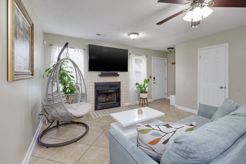 206 Pine Shadow Dr, Goose Creek, SC 29445