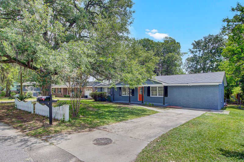 1245 Springhill Rd, Hanahan, SC 29410