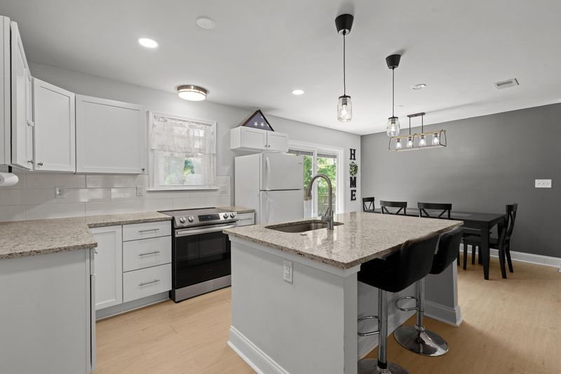 103 E Walnut Cir, Summerville, SC 29485