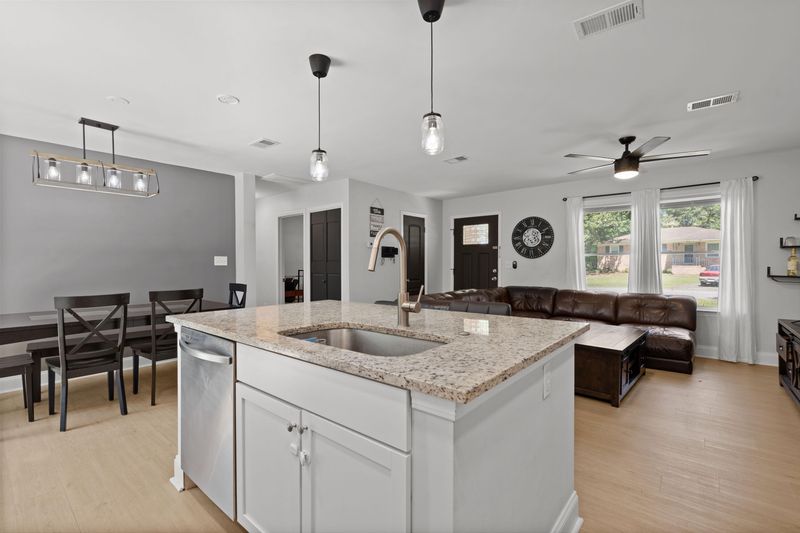 103 E Walnut Cir, Summerville, SC 29485