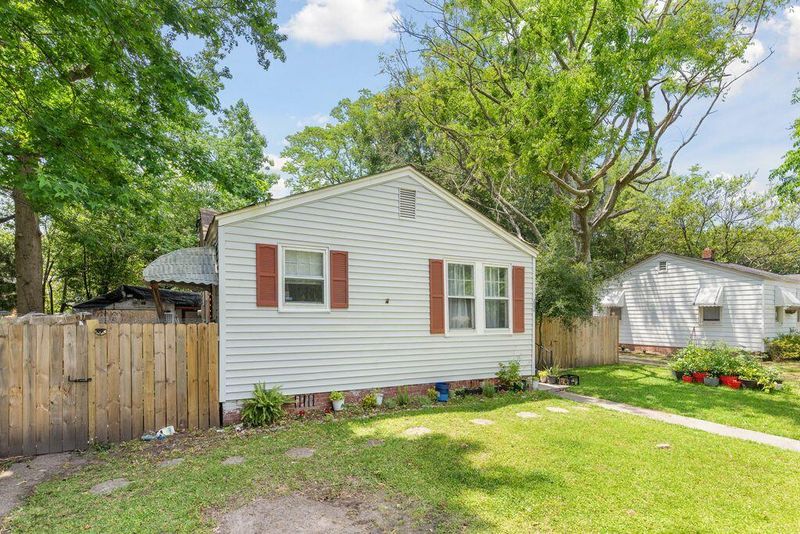 2690 Olympia Ave, North Charleston, SC 29405