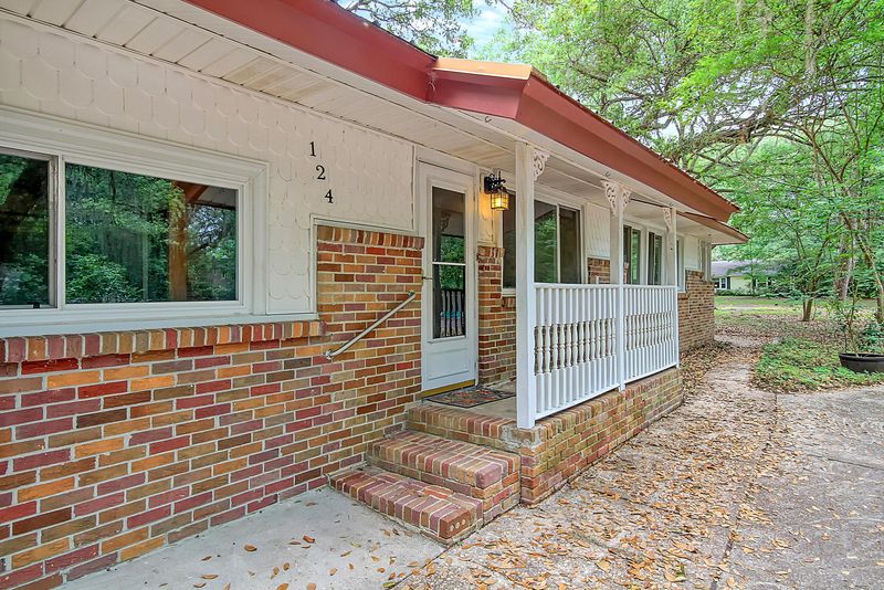 124 Newington Rd, Summerville, SC 29485