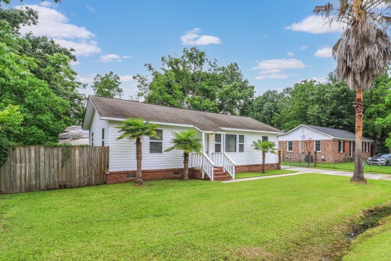 303 Clarine Dr, Goose Creek, SC 29445