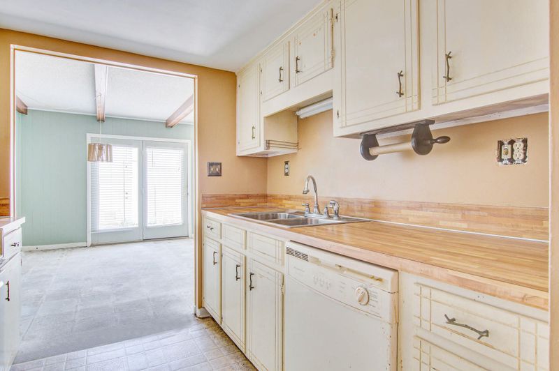 2936 Cathedral Ln, Charleston, SC 29414