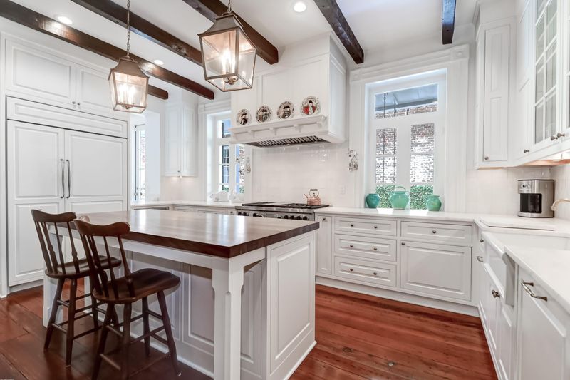 19 Wentworth St, Charleston, SC 29401