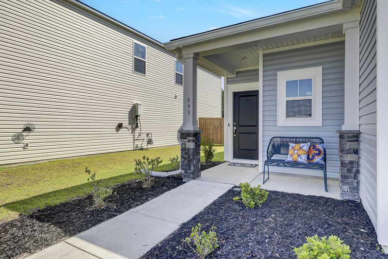 593 Spanish Wells Rd, Summerville, SC 29486