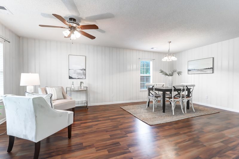 555 Holiday Dr, Summerville, SC 29483