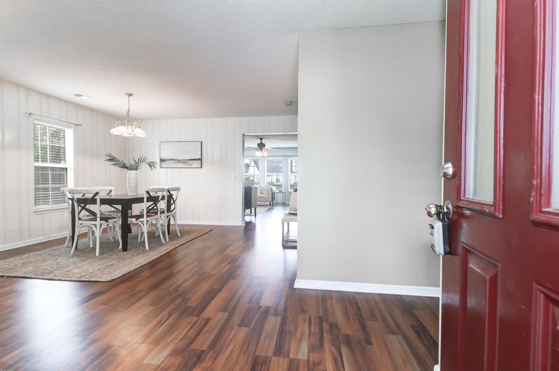 555 Holiday Dr, Summerville, SC 29483