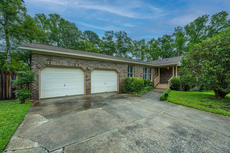 11 Edenwood Ct, Charleston, SC 29407