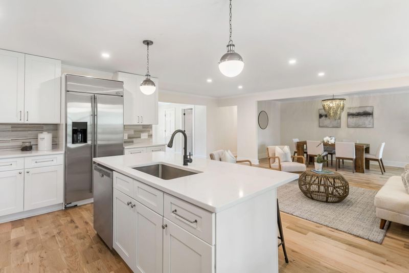 692 Pelzer Dr, Mount Pleasant, SC 29464