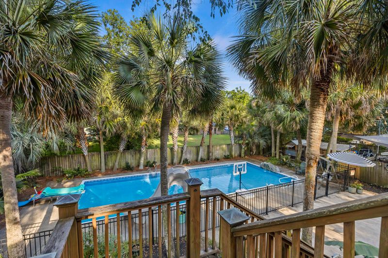 1046 Point Of Lgt Ln, Charleston, SC 29412