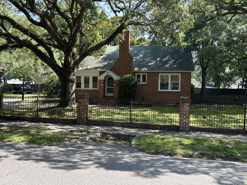 647 Magnolia Rd, Charleston, SC 29407