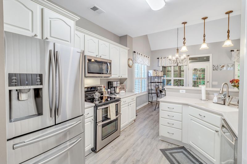 617 Fairway Forest Dr, Summerville, SC 29485