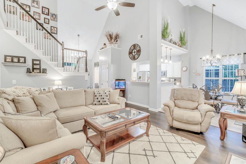 617 Fairway Forest Dr, Summerville, SC 29485