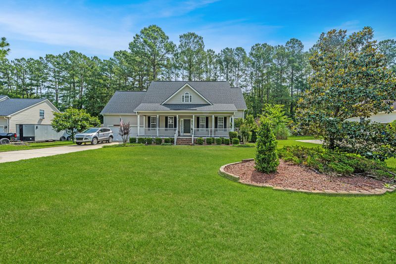 1061 Trotters Blvd, Summerville, SC 29483
