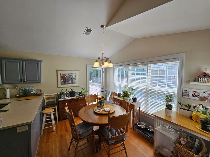 221 Hanahan Plantation Cir, Hanahan, SC 29410