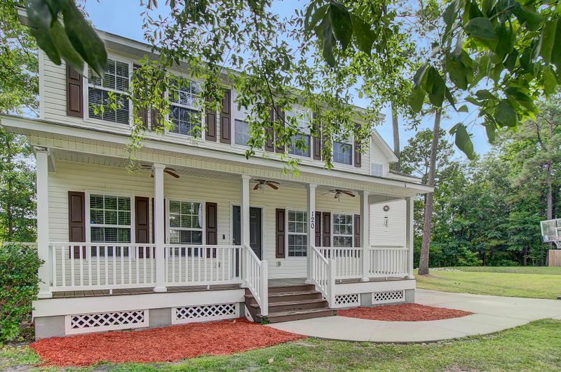 120 Heatherlock St, Hanahan, SC 29410