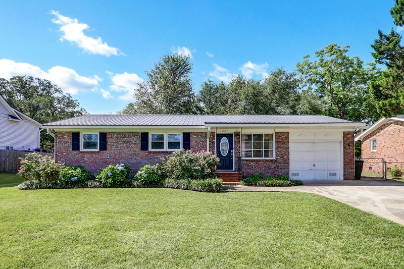 1707 Meyers Rd, Charleston, SC 29407