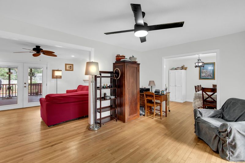 1084 Woodside Dr, Charleston, SC 29412
