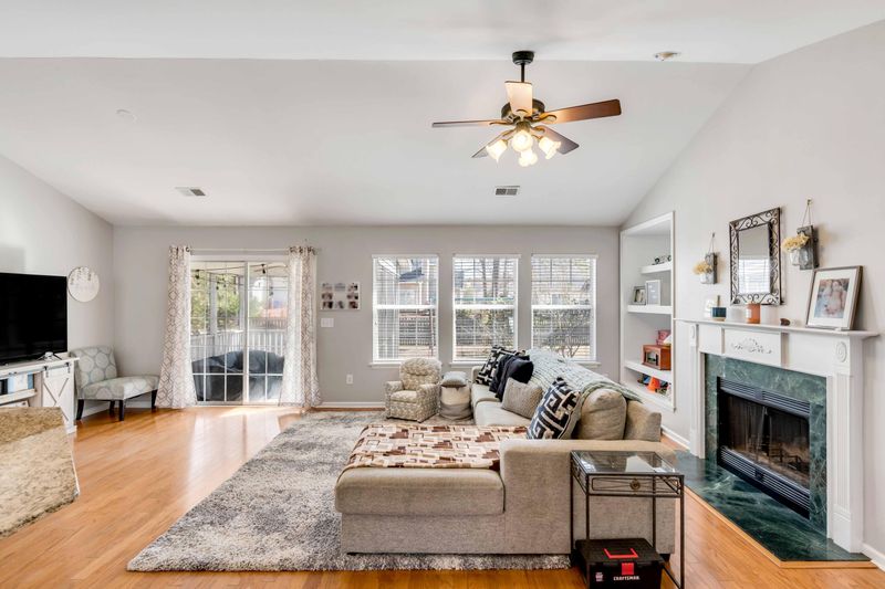2585 Palmetto Hall Blvd, Mount Pleasant, SC 29466