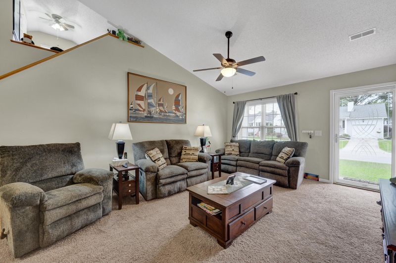 225 Okehampton Dr, Goose Creek, SC 29445