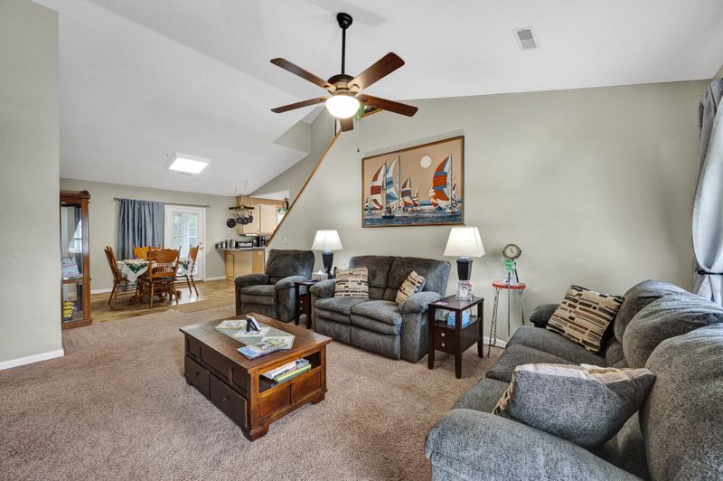 225 Okehampton Dr, Goose Creek, SC 29445