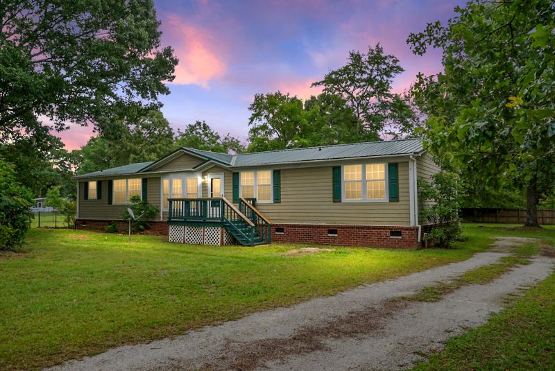 101 Albacore Rd, Bonneau, SC 29431