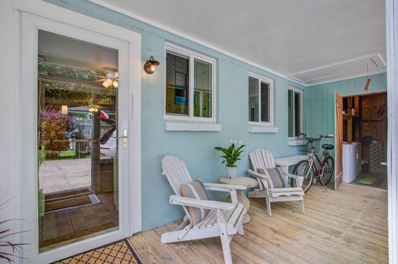 321 Hollywood Dr, Charleston, SC 29407