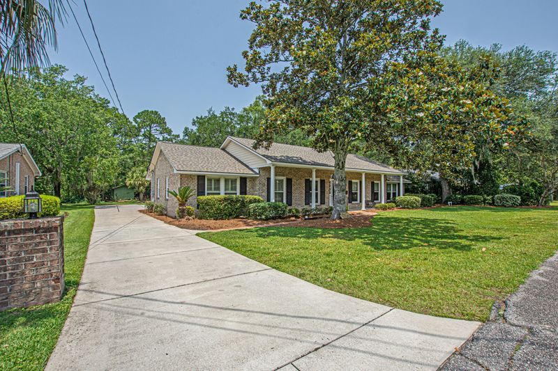 1240 Brookside Dr, Hanahan, SC 29410