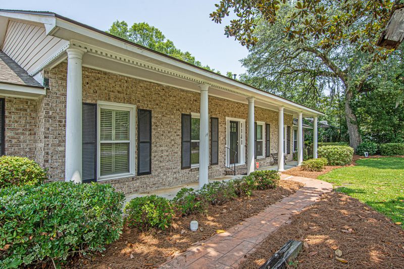 1240 Brookside Dr, Hanahan, SC 29410