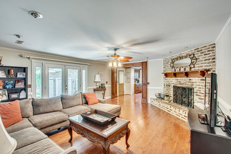 1240 Brookside Dr, Hanahan, SC 29410