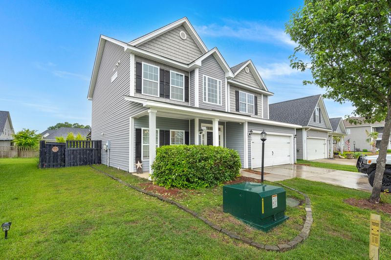 559 Crossland Dr, Moncks Corner, SC 29461