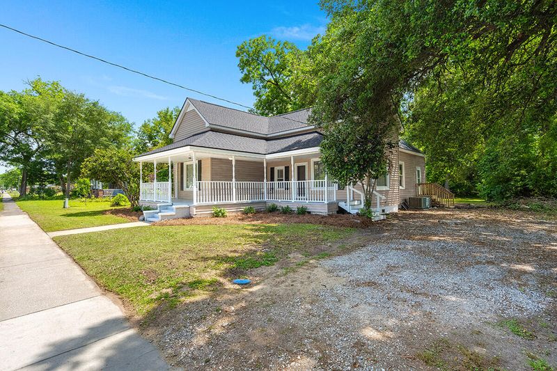 156 E Main St, Harleyville, SC 29448
