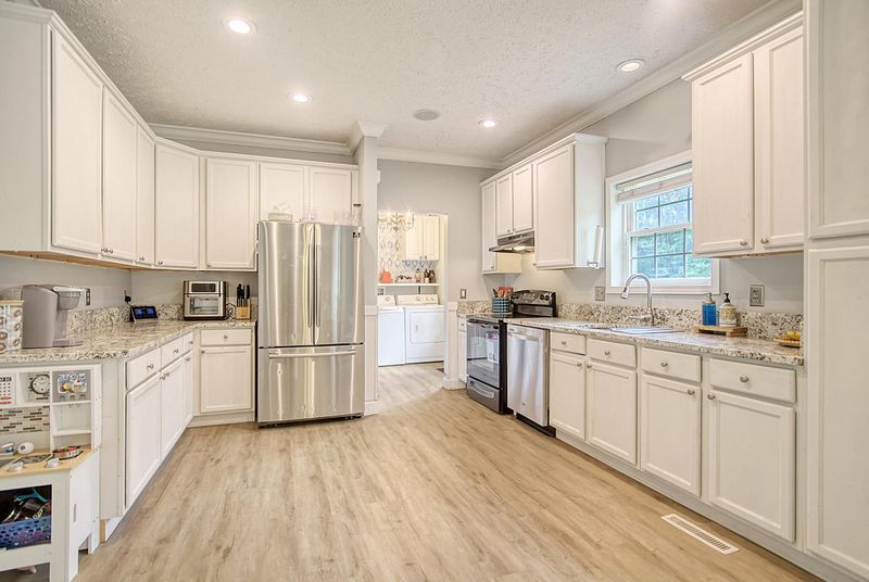 920 Blissful Ln, Huger, SC 29450