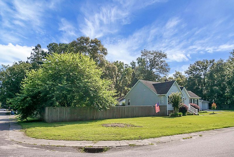 412 Dennis Ave, Moncks Corner, SC 29461