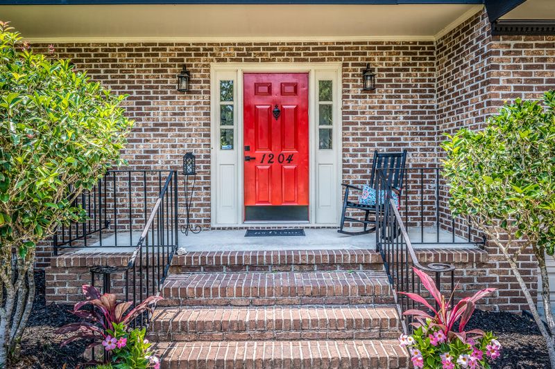 1204 Oakcrest Dr, Charleston, SC 29412