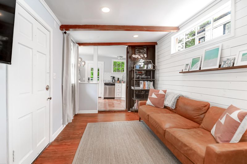 178 Wentworth St #B, Charleston, SC 29401