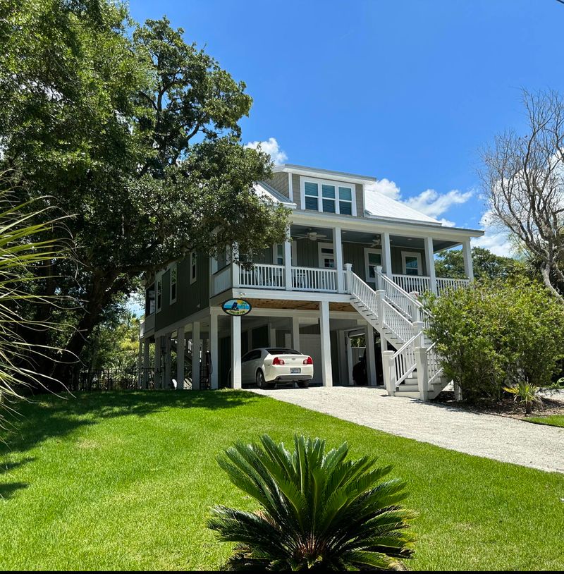 3113 Myrtle St, Edisto Island, SC 29438