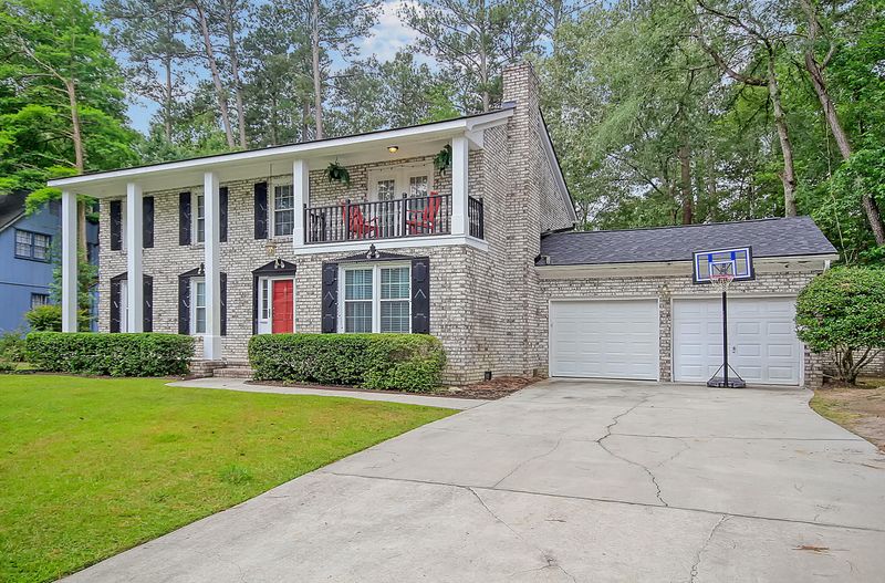 218 Runnymede Ln, Summerville, SC 29485