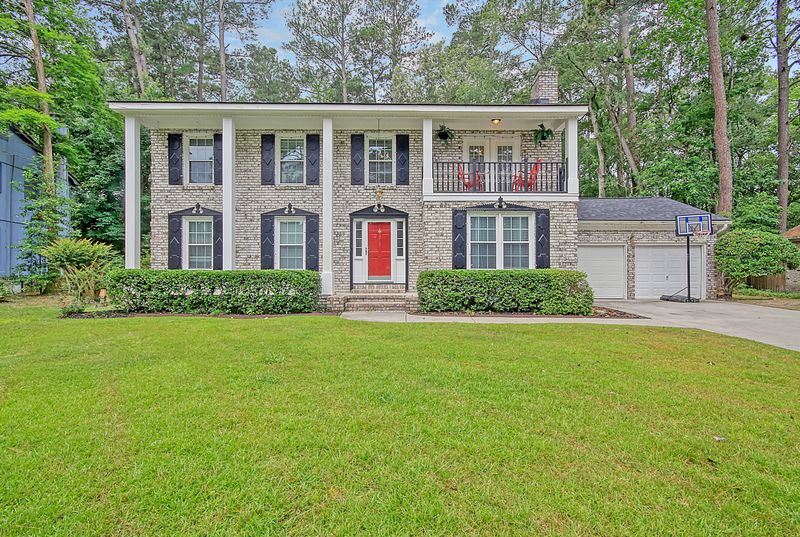 218 Runnymede Ln, Summerville, SC 29485