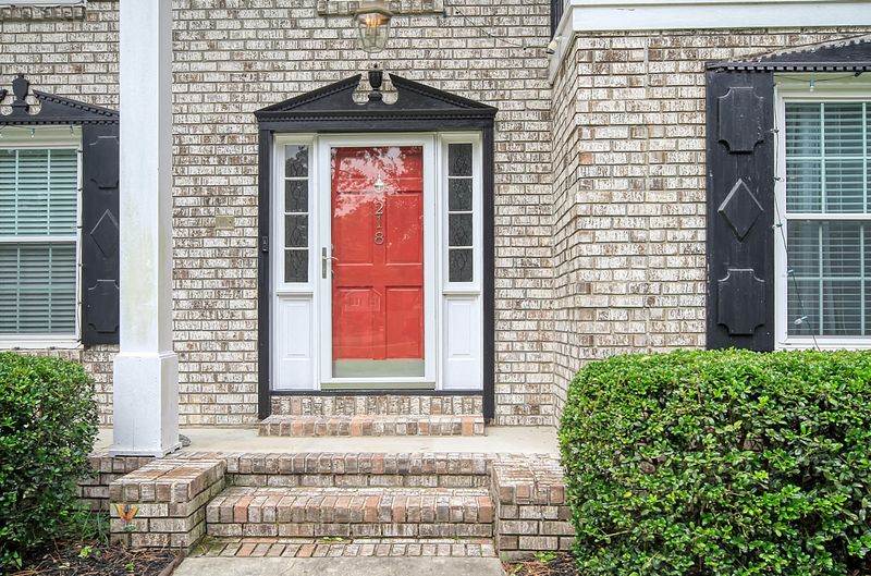 218 Runnymede Ln, Summerville, SC 29485
