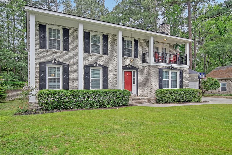 218 Runnymede Ln, Summerville, SC 29485