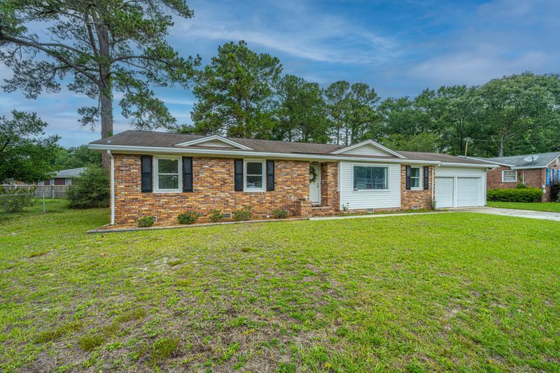 1254 Woodside Dr, Hanahan, SC 29410