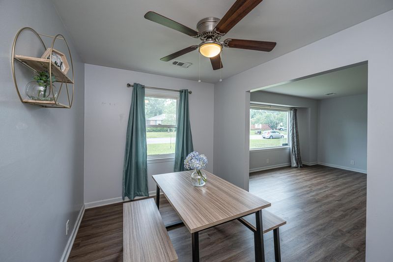 1254 Woodside Dr, Hanahan, SC 29410