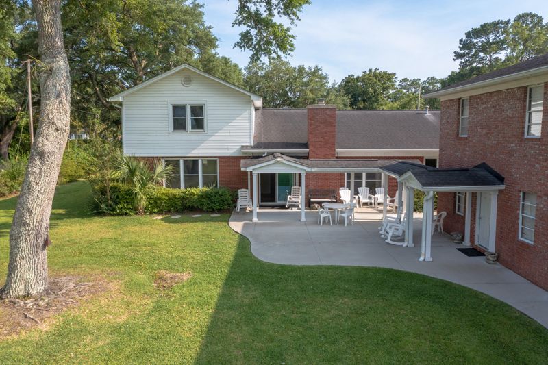 1404 Sasanqua Ln, Charleston, SC 29407