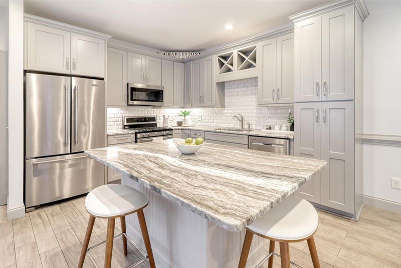 19 Radcliffe Pl, Charleston, SC 29403