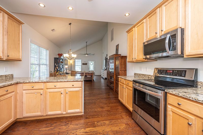 204 Hyacinth St, Summerville, SC 29483
