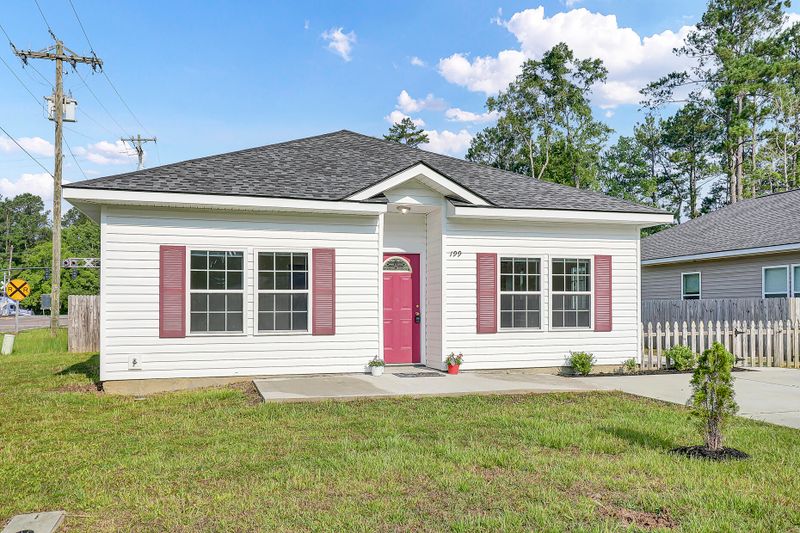 199 Blossom St, Goose Creek, SC 29445