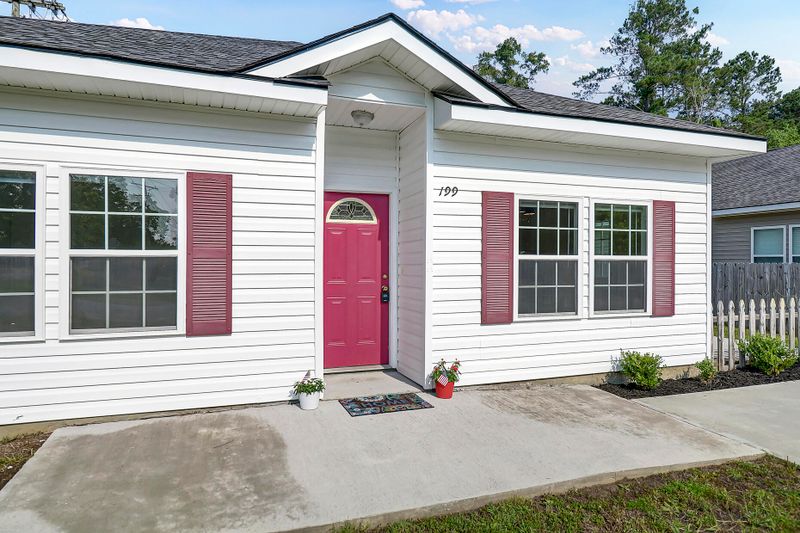 199 Blossom St, Goose Creek, SC 29445