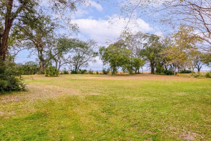 641 Fort Sumter Dr, Charleston, SC 29412